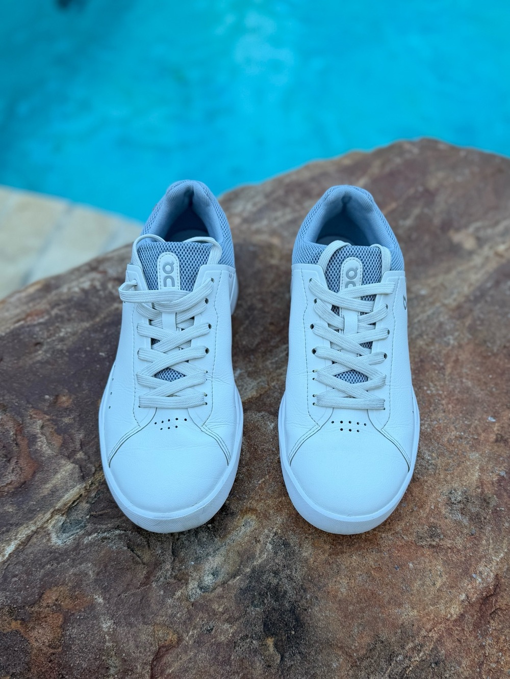 On Cloud Women’s The Roger Advantage White Nimbus Running Sneakers